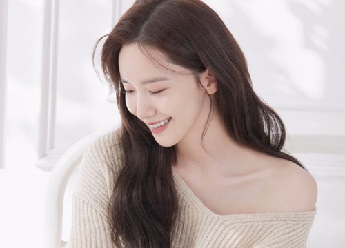 Yoona mặc váy gợi cảm trên tạp chí