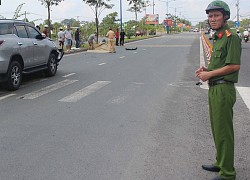 Băng ngang đường, một phụ nữ bị ô tô đâm văng xa hàng chục mét