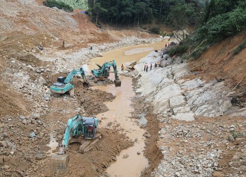 Cận cảnh 'công trường đặc biệt' tại Rào Trăng 3 - nơi phát hiện thi thể vùi dưới sông suối