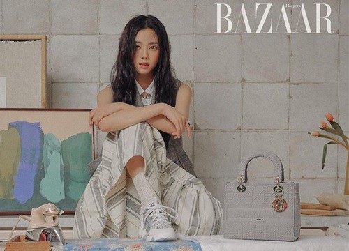 Jisoo "đầu bù tóc rối" trên Harper's BAZAAR nhưng vẫn không giấu được visual đỉnh cao