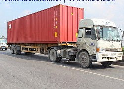 Người dân hốt hoảng tìm chàng trai dưới gầm xe container, camera bóc cảnh kinh hoàng trước đó