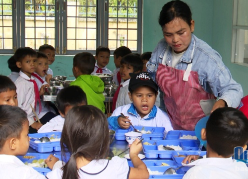 Nhà bán trú hư hỏng nặng, học sinh phải ở tạm nhà văn hóa xã