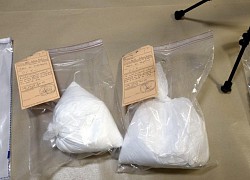 Phát hiện gần 3 kg cocaine giấu trong nhà vệ sinh máy bay