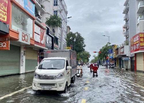 Trung, Nam Bộ mưa dông, cảnh báo sạt lở đất và ngập úng tại Tây Ninh