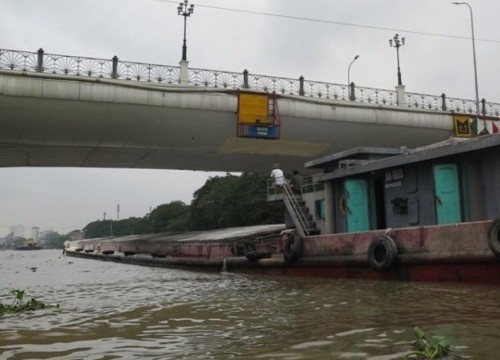 Vì sao phải lắp báo hiệu điện tử trên 5 cầu vượt sông Đào Hạ Lý?