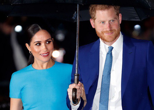 Vợ chồng Meghan Markle và hoàng gia Anh lên tiếng phản hồi về thông tin cặp đôi qua mặt Nữ hoàng để chuyển nhượng dinh thự cho vợ chồng công chúa