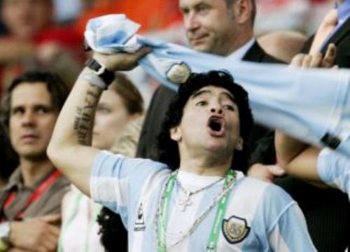 Báo chí thế giới tiếc thương "Cậu bé vàng" Maradona: "Bàn tay của Chúa" là bất tử
