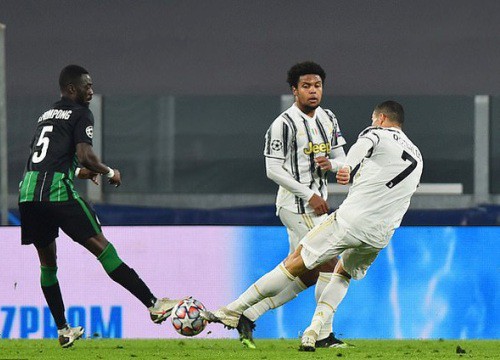 C.Ronaldo ghi bàn, Juventus giành vé đi tiếp ở Champions League