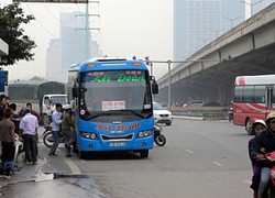 Hà Nội: Ngang nhiên lập 'bến cóc' chặn lối lên cầu Thanh Trì, bịt đường vào cao tốc