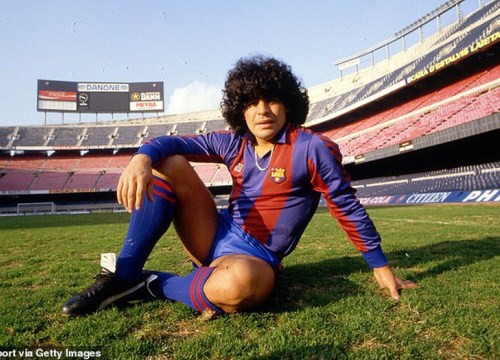 Khoảnh khắc điên rồ của Maradona: Xả súng vào phóng viên