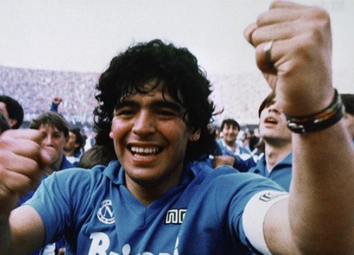 Napoli đổi tên sân để tưởng nhớ Maradona