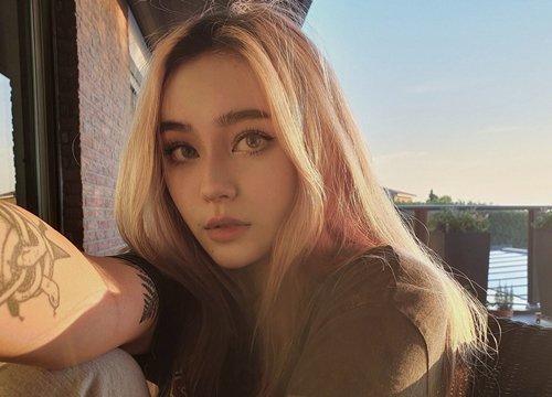 Nữ streamer xinh đẹp gốc Việt hoảng sợ vì bị fan cuồng "troll", gửi 25 chiếc pizza và gọi luôn đội cứu hỏa đến nhà riêng