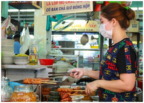 Quán bún thịt nướng làm nên tên tuổi với chén nước nắm cực hấp dẫn tại Sài Gòn