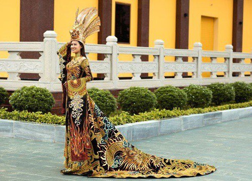 Soi bộ trang phục giúp Thái Thị Hoa giành giải phụ ở Miss Earth 2020