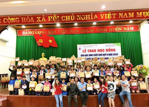 Thừa Thiên Huế: Gần 600 suất học bổng tặng học sinh vượt khó năm 2020