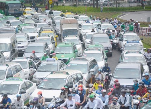 TP.HCM: Thu phí ô tô vào trung tâm không thể chậm hơn