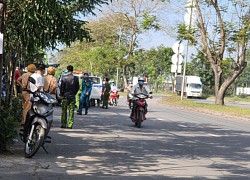 Đi xe máy vi phạm, nhóm thanh niên gọi người nhà ra tấn công CSGT