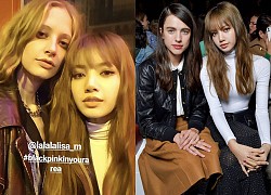 Knet rần rần vì ảnh Lisa (BLACKPINK) selfie ở sự kiện quốc tế: Visual chấp camera thường, tỷ lệ body "đè bẹp" cả dàn mẫu Tây