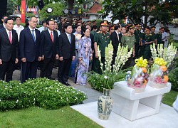 Lãnh đạo TPHCM dâng hương tưởng nhớ Chủ tịch nước, Đại tướng Lê Đức Anh