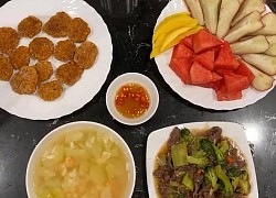 Nhật Lê - "tình cũ" Quang Hải khoe mâm cơm tự nấu sang xịn như nhà hàng, so với cơm Huỳnh Anh nấu quả là khác nhau trời vực!