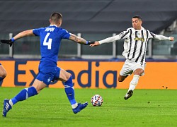 Ronaldo ghi bàn trong ngày trở lại Champions League