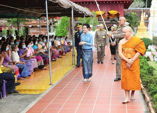 Sóng gió hậu cung Thái Lan khi Hoàng quý phi trở lại