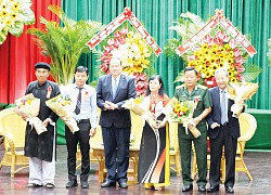 Cô Nguyễn Thị Hồng Hoa có nhiều đóng góp cho ngành giáo dục và đào tạo