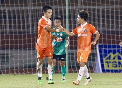 HLV Polking thua đau ở phút bù giờ trước tân binh V-League