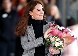 Kate Middleton chuyên diện mẫu quần jeans kén dáng mà đến Công nương Diana cũng "rén" mặc, chứng minh đôi chân cực phẩm