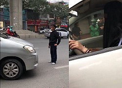 Lái xe taxi nhảy lên nắp capo, nữ tài xế vẫn cho ô tô chạy băng băng trên phố Hà Nội: &#8220;Chị đang bận&#8221;