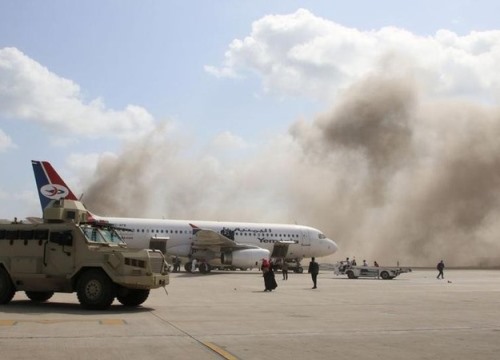 Nổ lớn khi máy bay chở Thủ tướng Yemen hạ cánh