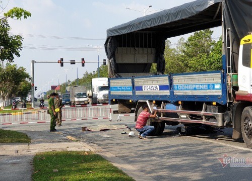 Tranh thủ nghỉ trưa về thăm con, nam công nhân bị xe tải cán tử vong