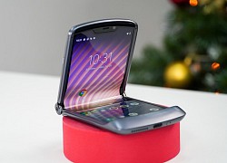 Trên tay Motorola Razr 5G 2020: smartphone gập vỏ sò, 2 màn hình độc đáo