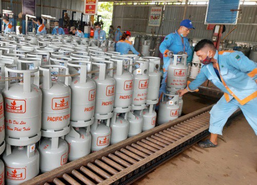 Giá gas tăng mạnh 27.500 đồng mỗi bình 12kg ngày đầu năm mới