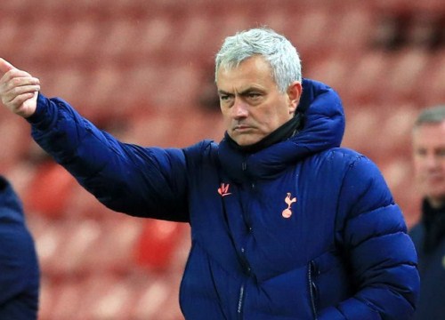 Trận Tottenham và Fulham bị hoãn, Mourinho 'mỉa mai' Ngoại hạng Anh