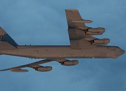 B-52 Mỹ hỏng động cơ, đáp khẩn tại Anh