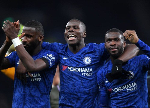 Chelsea sẵn sàng bán bộ đôi trung vệ