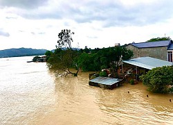 Đắk Lắk: Nhiều ngày mưa nước lũ tràn về gây ra ngập nặng