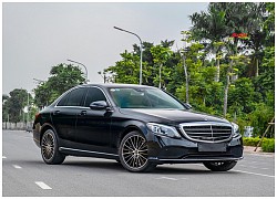 'Giữ giá' như Mercedes-Benz C 200 Exclusive: Xe chạy 26.000 km nhưng bán lại chỉ rẻ hơn 100 triệu so với giá mua mới