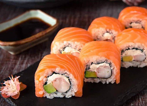 Người phụ nữ 34 tuổi bị mất ngủ, gặp ảo giác vì ăn sushi để lâu ngày