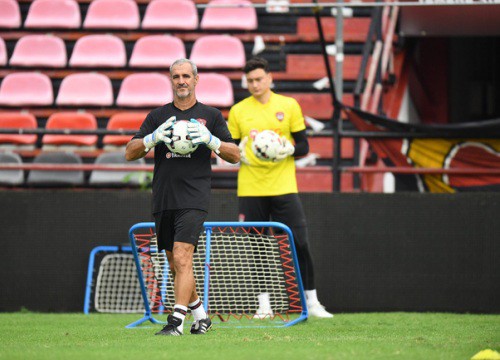 Tin sáng (5/12): Đặng Văn Lâm mất "cánh tay phải" tại Muangthong United