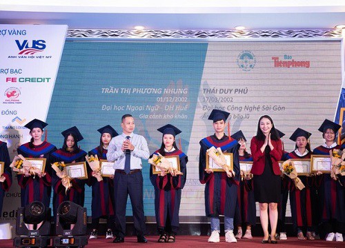 Anh văn Hội Việt Mỹ VUS trao tặng học bổng tiếng Anh toàn phần cho 85 Tân Thủ Khoa