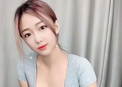 Chỉ mặc tạp dề không nội y lên sóng nấu súp, cô nàng Youtuber khiến người xem ngẩn ngơ, theo dõi không chớp mắt