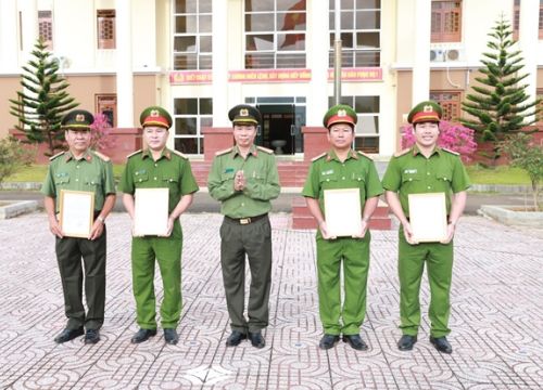 Công an tỉnh Đắk Nông khen thưởng nhiều tập thể, cá nhân