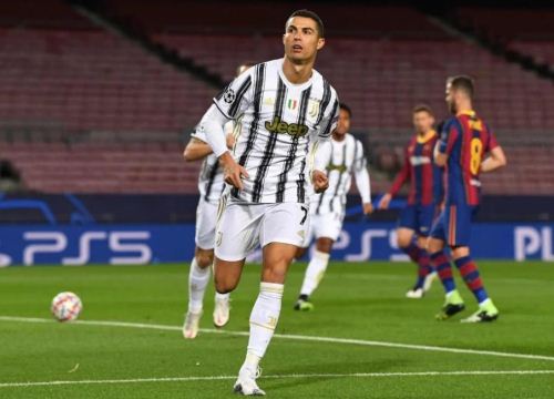 Barca 0-3 Juventus: Cristiano Ronaldo che mờ Lionel Messi