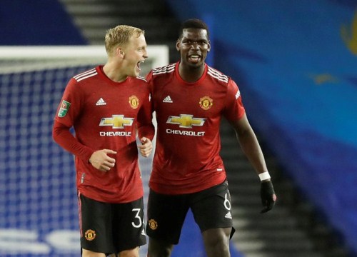 Evra cười nhạo kẻ so sánh Pogba với Van de Beek