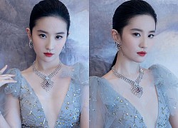 Lưu Diệc Phi lộng lẫy như nữ thần, sexy với váy xẻ ngực sâu hút