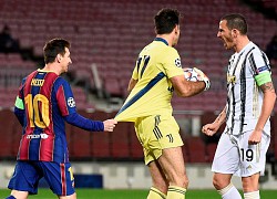 Messi xin đổi áo với Buffon sau trận thua Juventus