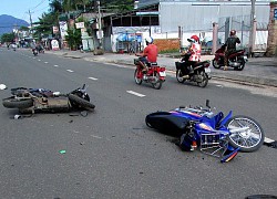 Sang đường gây tai nạn, thanh niên đá liên tiếp vào mặt 2 em học sinh rồi đổ lỗi cho họ