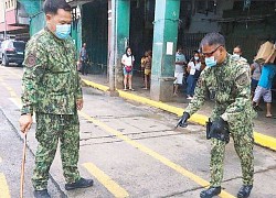 Tổng thống Duterte muốn trang bị baton cho cảnh sát Phillipines trong cuộc chiến chống COVID-19